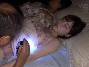 Thấy bạn gái của con trai mãi không có thai, bố Chồng yêu hiểu ra vấn đề ở cậu con trai nên đã…