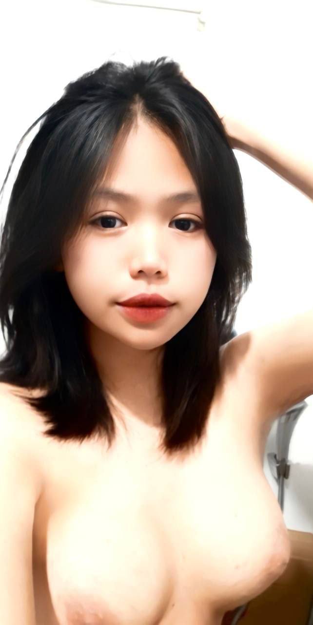 Ngôi sao khiêu dâm tóc vàng ngực bự hậu môn